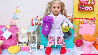 Doll cleaning the house after party! Play Dolls steps to tidy up