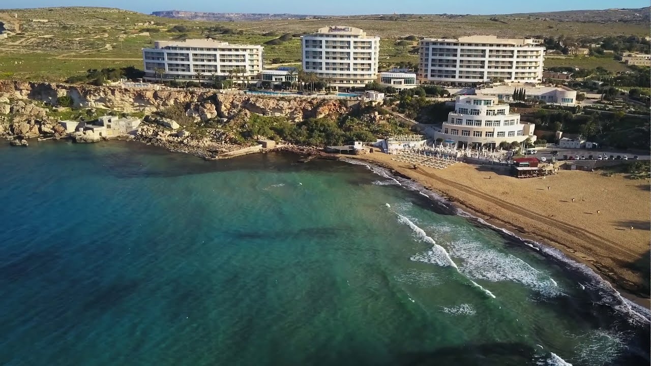 ゴールデンベイ ビーチ (Golden Bay beach)