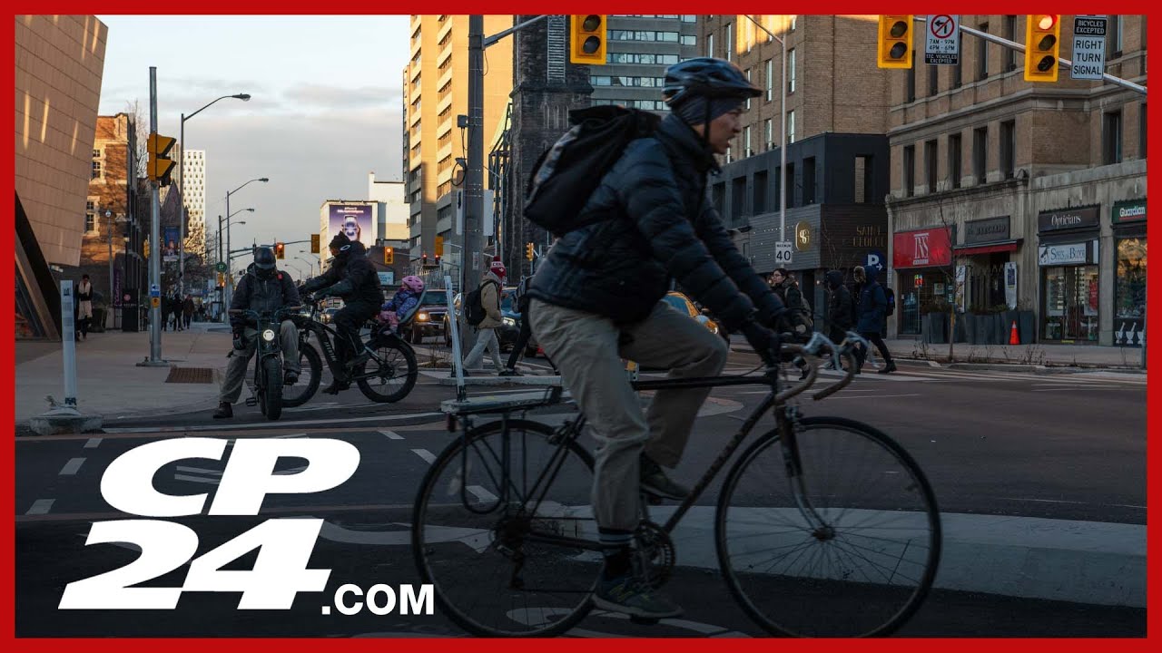 Toronto cyclists protesting bike lane removal - YouTube