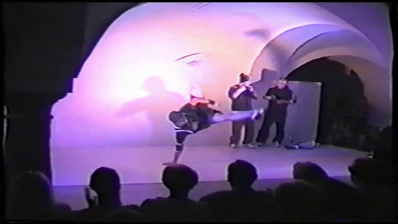 B-Boy High-Knee-Solo @Funky Circle Squad-Show with Dancevolution KUMO PA 2001