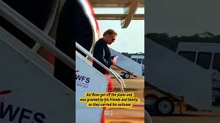 Axl rose got off the plane #axlrose #slash #gunsnroses #gnr #deepriff