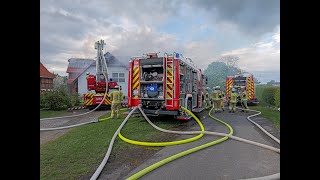 Großbrand im Stadtteil Laderholz in Neustadt am Rübenberge +++ Feuerwehren im Großeinsatz