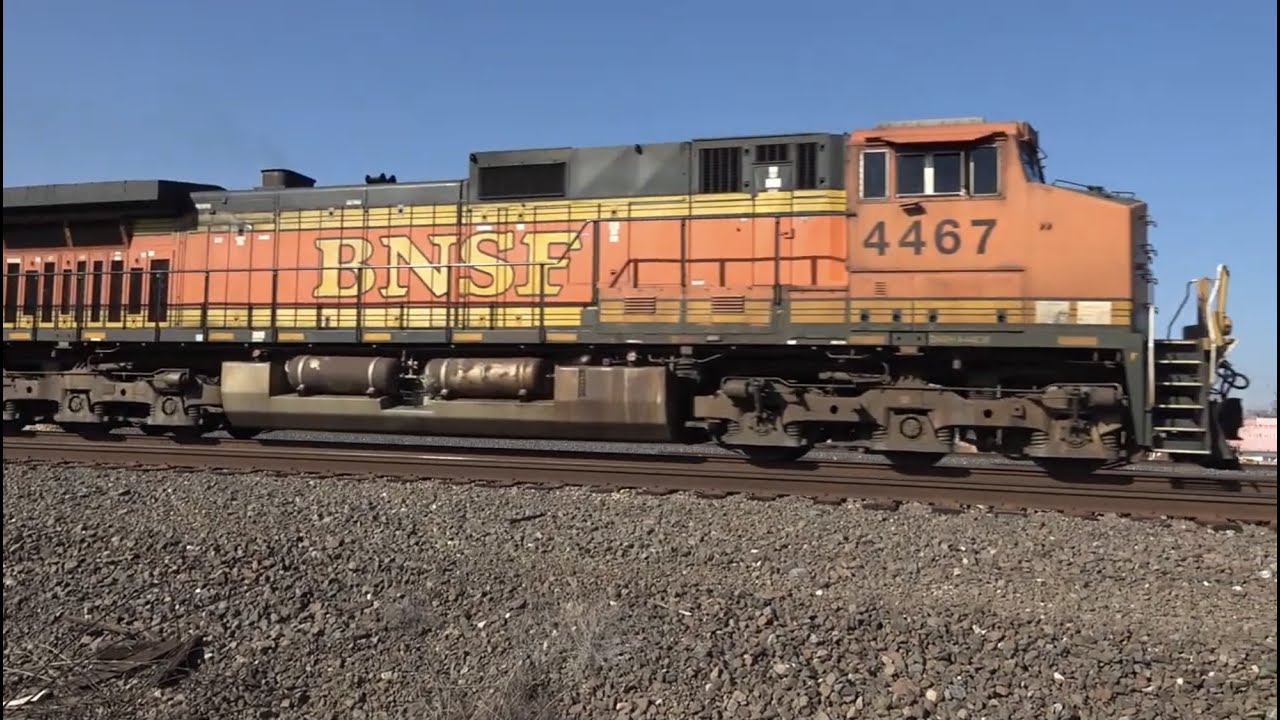BNSF 4467 D9-44CW and 7049 ES44C4 Freight Train in Rosenberg, TX. with an amazing horn greeting! :D