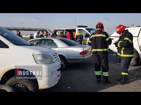 რუსთავის შემოსასვლელში ერთმანეთს 4 მანქანა დაეჯახა