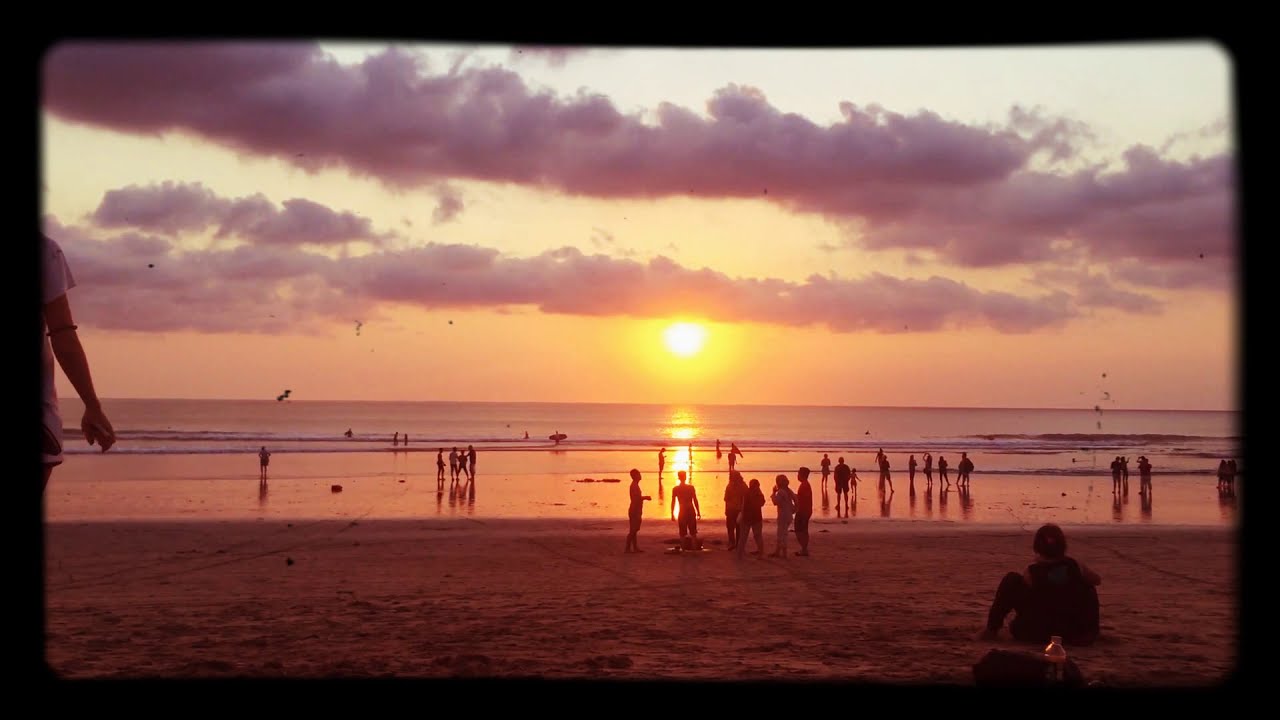 Pemandangan di Pantai Kuta Bali pada waktu senja YouTube