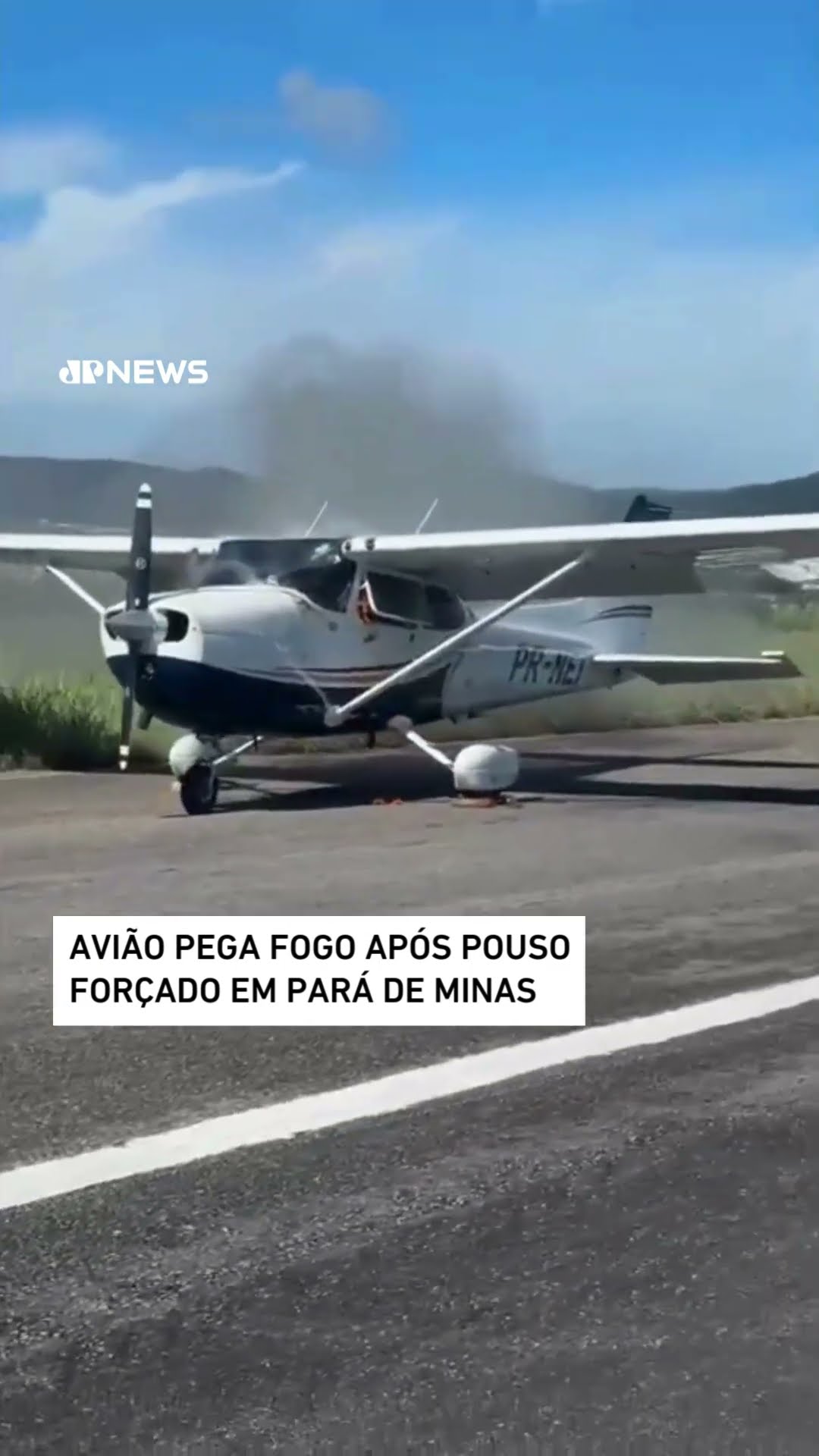 Avião pega fogo após pouso forçado em Pará de Minas #shorts