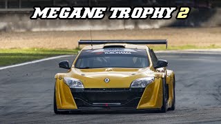 Renault Megane Trophy2 | screaming V6 flybys and downshifts