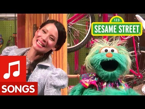 Sesame Street: Lucy Liu and Rosita Sing My Favorite Sneakers Song