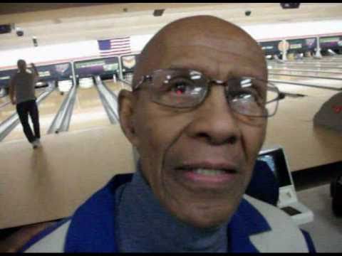 (90 year old) ILLINOIS *KING* of BOWLING *check ou...