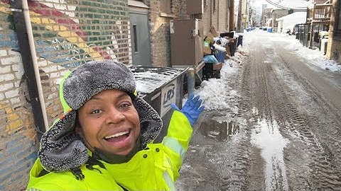 Dumpster Diving | Snow and ice ❄️🗑️👀 The cold can’t stop this hustle.
