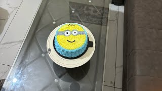 ￼￼ Bina Kisi Khaas tool Ke banayi minion Cake#easy #homemade#cakedecorating #Bake&amp;cook with Narangs