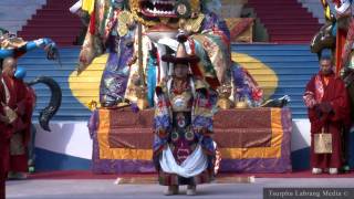 His Holiness Karmapa performs the 