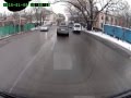 Алматы. Дымящий 67 автобус поворачивает налево из правого ряда на красный 20150122 1538