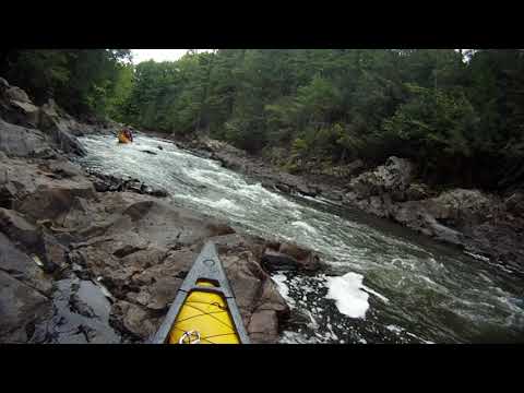Canoe Petite-Nation Portes de l'enfer 28 août 2021, 5.5m3/s de loin - Class III rapid