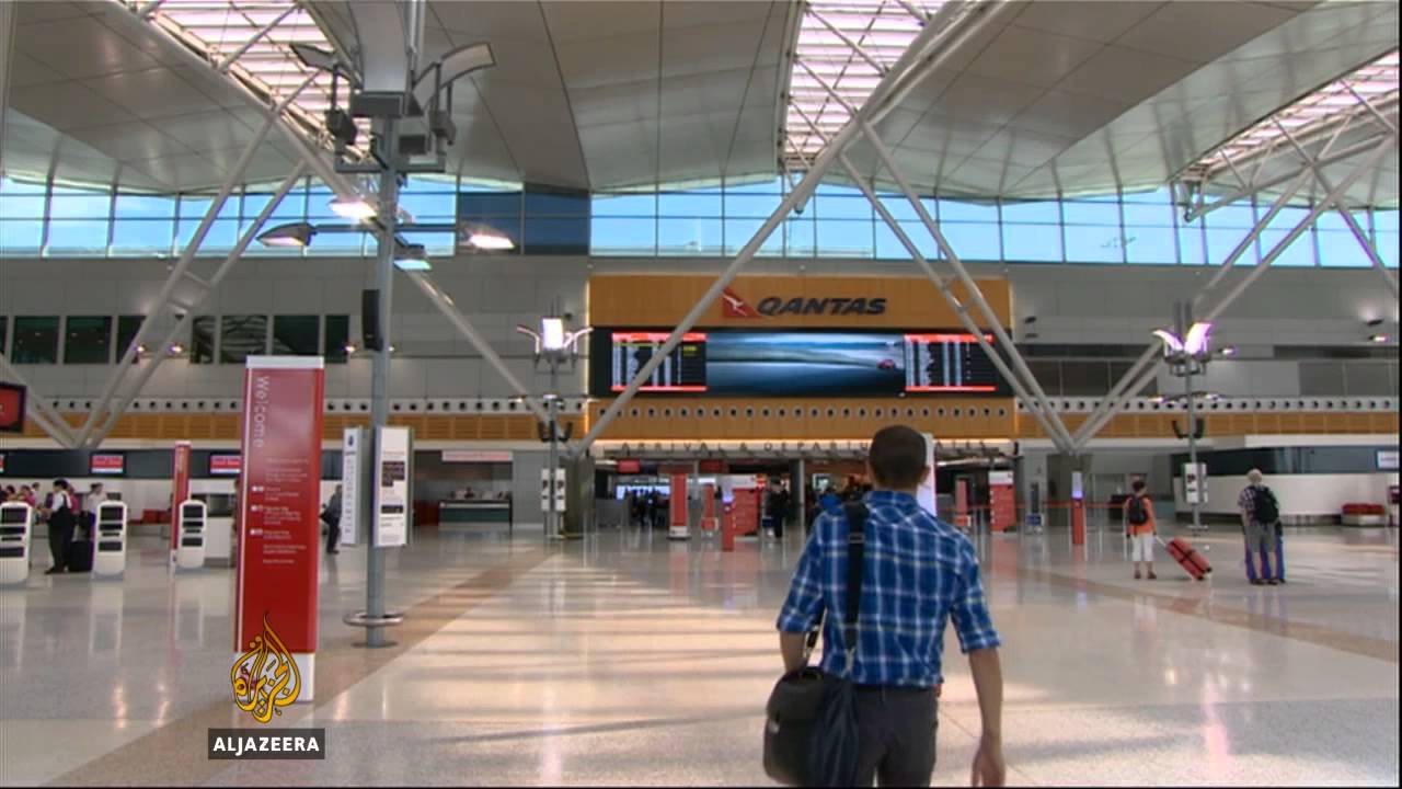 تقوم العديد من شركات الطيران بتغيير مساراتها بسبب الحرب