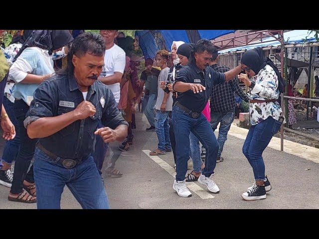 Viral!!!! Fokus JOGET Gondrong Wakatobi || JOGET WAKATOBI TERHEBOH RANCAK ost OLE NARA by ROSWATI class=