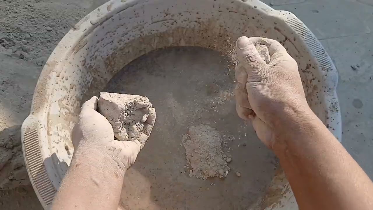 Water crumbling lovers Pure Mud water crumbling in tube 