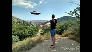 Алиса  AI  оживила фотографию)) НЛО пролетело мимо. прям как в   Hollywood