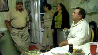 Video voorbeeld van "Tio Trino y Adelaido cantando..."