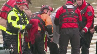More than a dozen rescued from homes in Kingsland