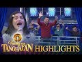 Tawag ng Tanghalan: Anne gets a gong from the "hurados"