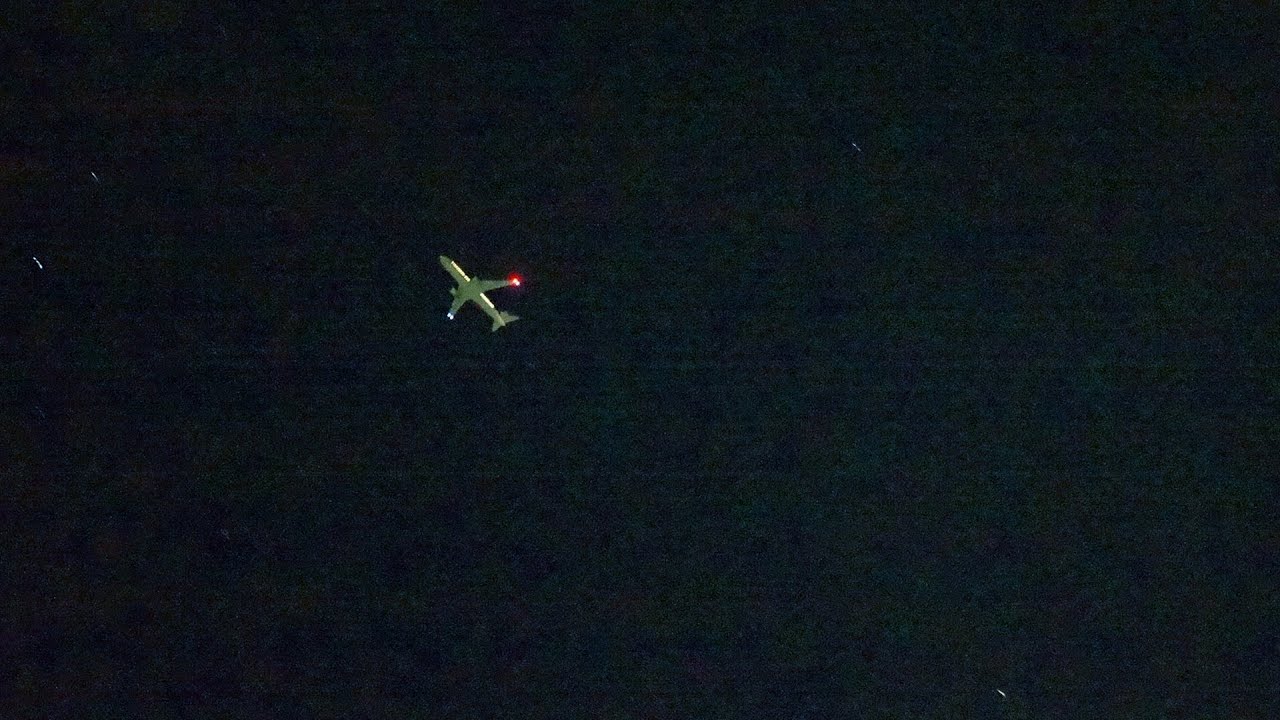 夜の飛行機 星の下 雲の上を飛ぶ 13 09 15 Youtube