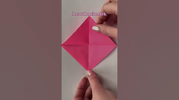 فاصل كتاب على شكل قلب 