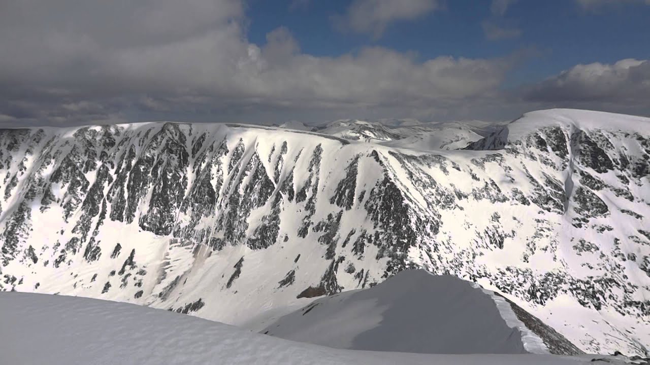 Carn Mor Dearg 360° Summit View