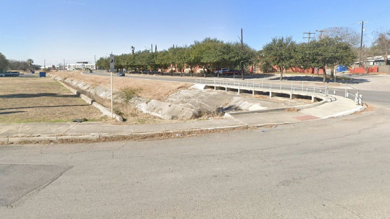 Woman’s body found in South Side drainage ditch - YouTube
