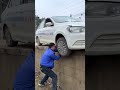 An Experienced Driver Teaches You How To Quickly Rescue Yourself If You're Alone