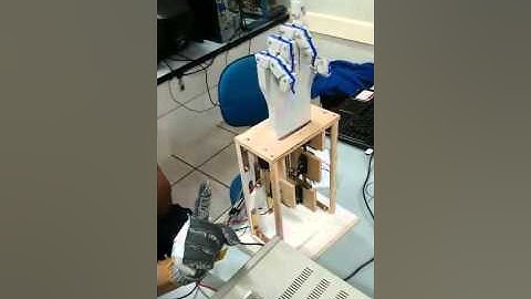 Mão robótica controlada por luva e arduino