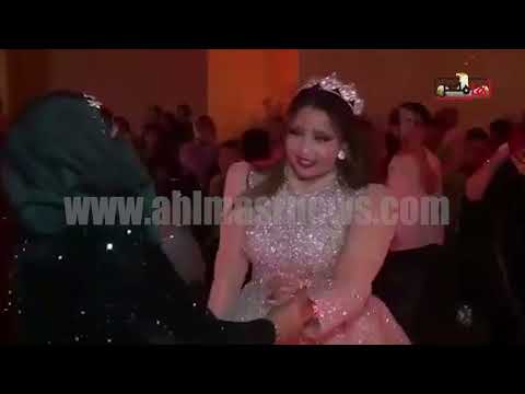 بعد إحالتها للمفتي ننفرد بنشر فيديو لـ سيدة بورسعيد تحتضن ابنتها وترقص فرح ا في حفل خطوبتها 