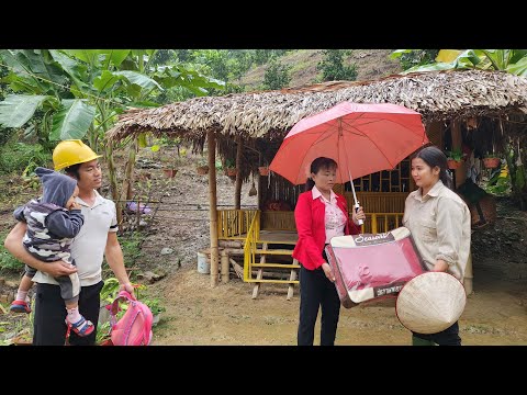 امرأة ثرية تقدم هدية كبيرة لأم عزباء وابنها البالغ من العمر عامين في الشتاء الدافئ