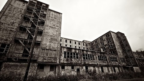 Alaska Ep. 14 Exploring Abandoned Army Building!