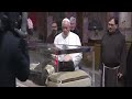 Papa Francesco in preghiera davanti alle spoglie di Padre Pio