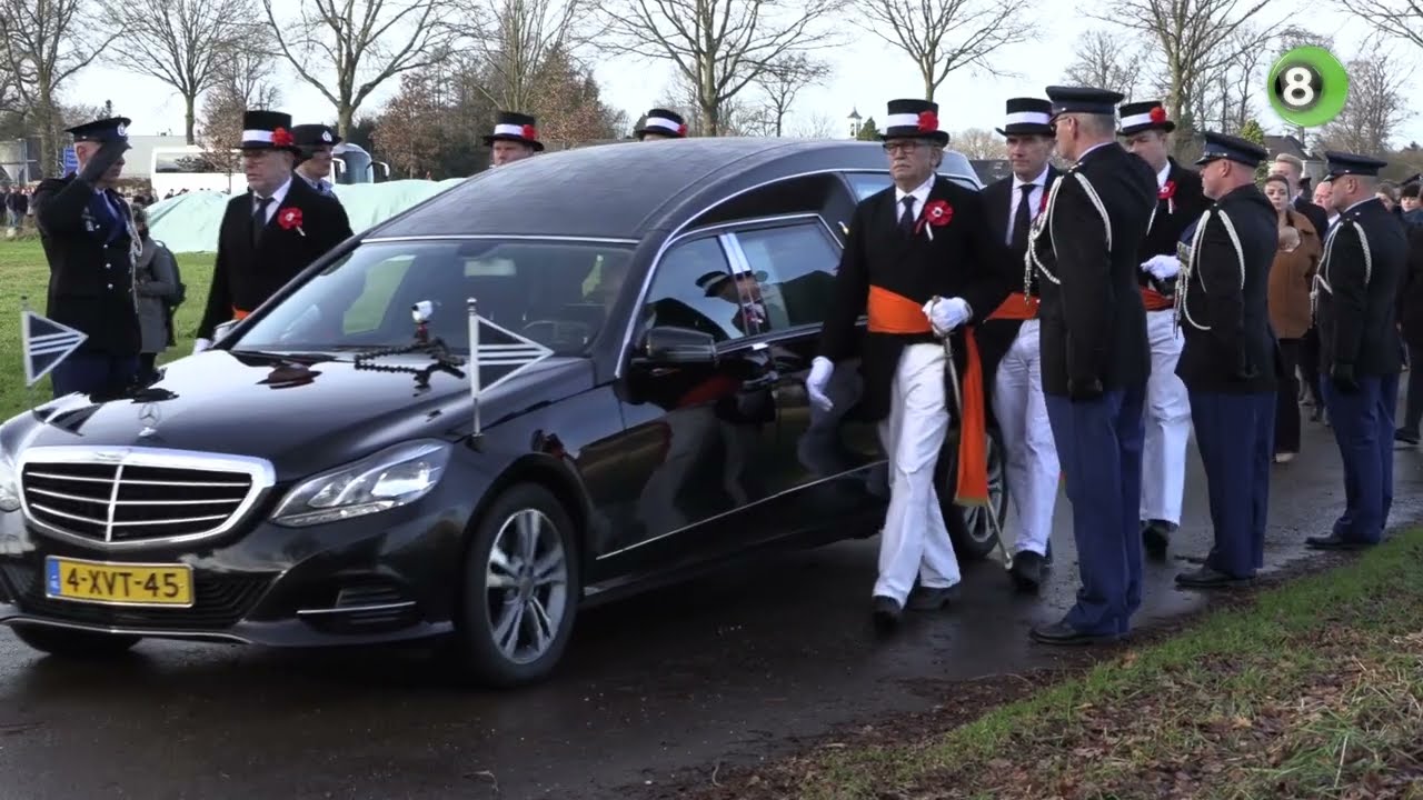 Hummelo brengt massaal laatste eerbetoon aan geliefde Henk Greven