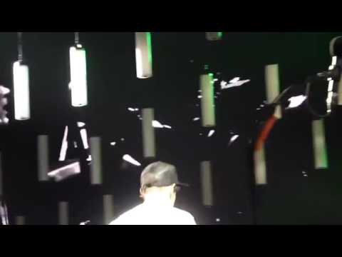 Josh Klinghoffer (Red Hot Chili Peppers) Goes Crazy on Stage!
