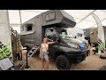 Jeanne und das neuartige PickUpBack Alkoven Wohnmobil 7m Iveco Daily 4x4 für Camping und Expedition