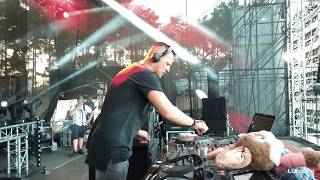 Thomas Lizzara - Helene Beach Festival / Born in the 80s