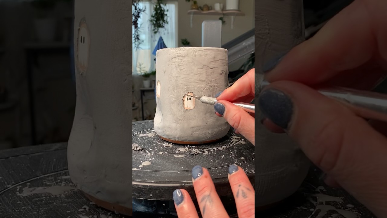 Как я покрываю глазурью Ghost PT2....#ghost #glazingkertery #ceramics #keramics #glazes #hallowee...