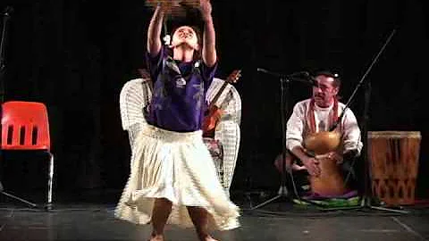 Rae Fonseca Chanting in 2004 at the Palace Theatre