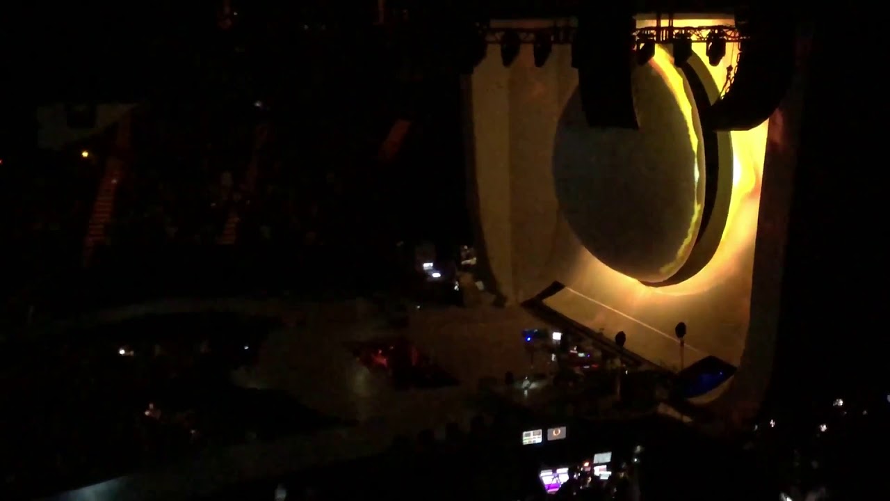 Raindrops/God Is A Woman (live) swt final show - Ariana Grande