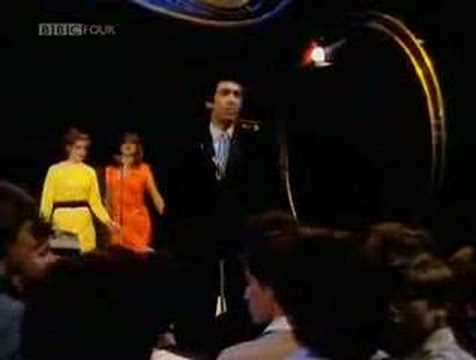 Jona Lewie - You'll Always Find Me In The Kitchen At Parties