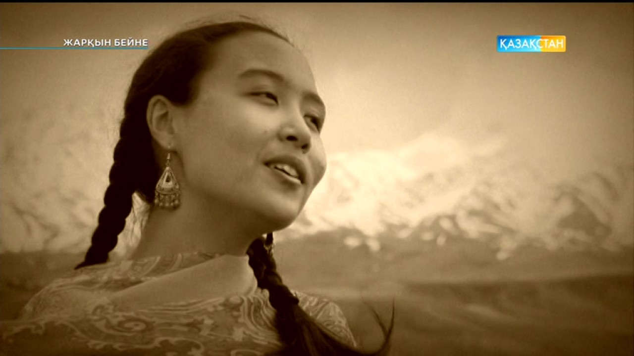 Моншадағы жалаңаш әйелдер мен ерлер фотосы Жас сексуалдық қызметшілер