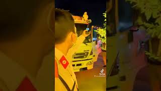 Cái Kết Khi Gắn Còi Ong Vàng Nháy Đèn Vàng Bị Csgt Hốt