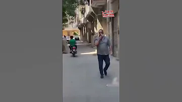 بيدوهم بالقفا ويجروا بالموتوسيكل فيديو لـ شباب بيعاكسوا الناس وهي ماشية في الشارع 