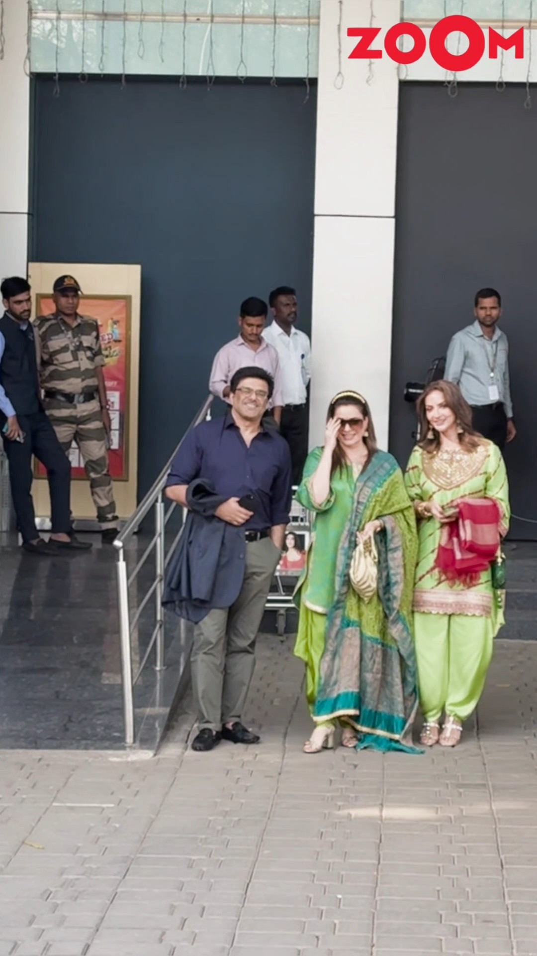Seema Sajdeh, Neelam Kothari \u0026 Sameer Soni POSE for the paps as spotted at airport ? #shorts