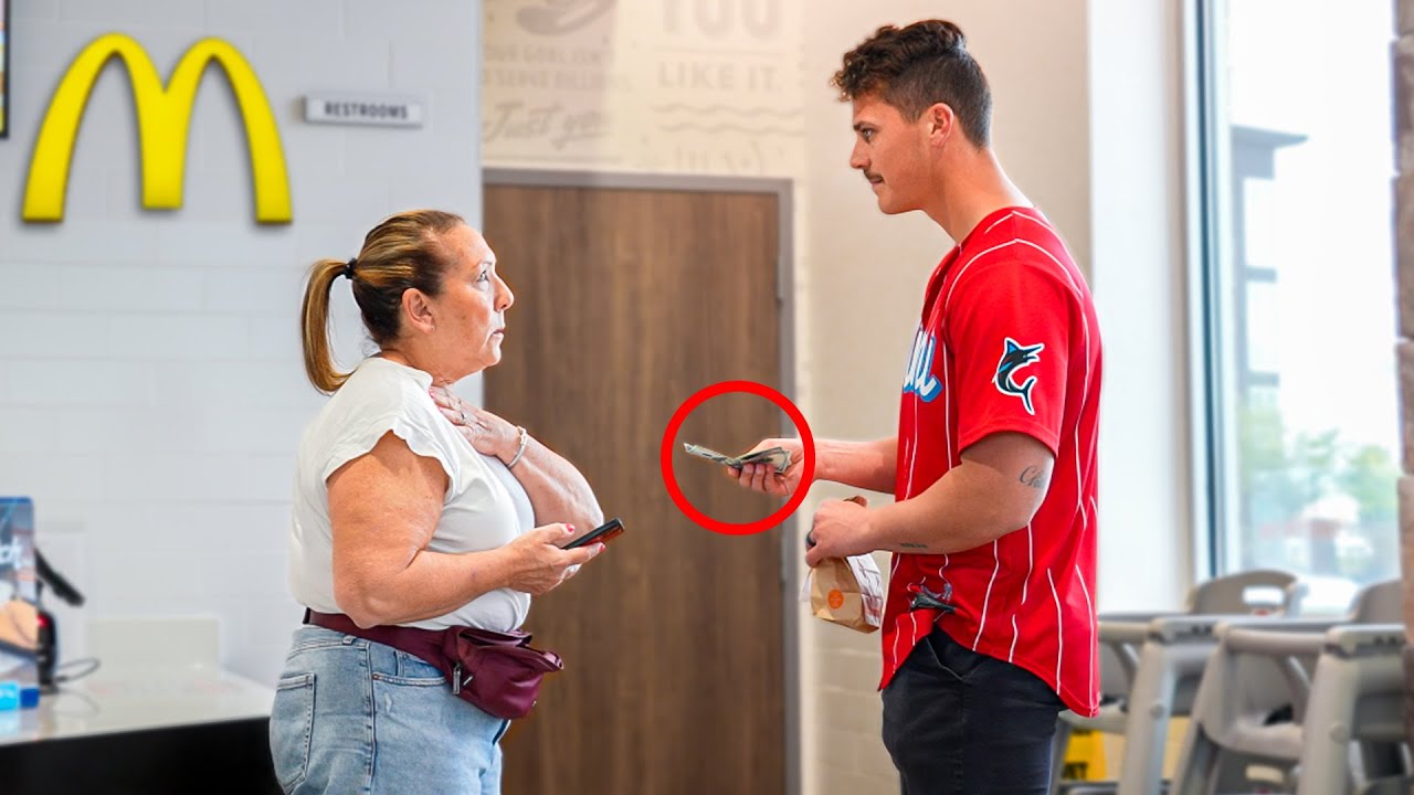 Заказываю DoorDash в ресторанах, в которых уже бываю, а потом даю чаевые в размере 500 долларов!!