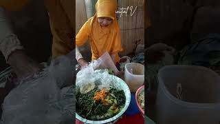 Urap Sayur 😋 Mbak Tati #pasarpatuk #yogyakarta #indonesianfood #traditionalfood #shorts