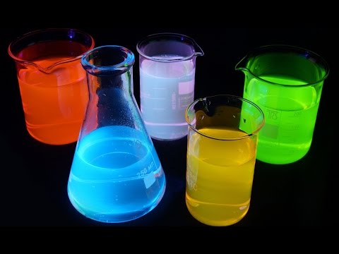 Vídeo: Les llums fluorescents emeten UV?